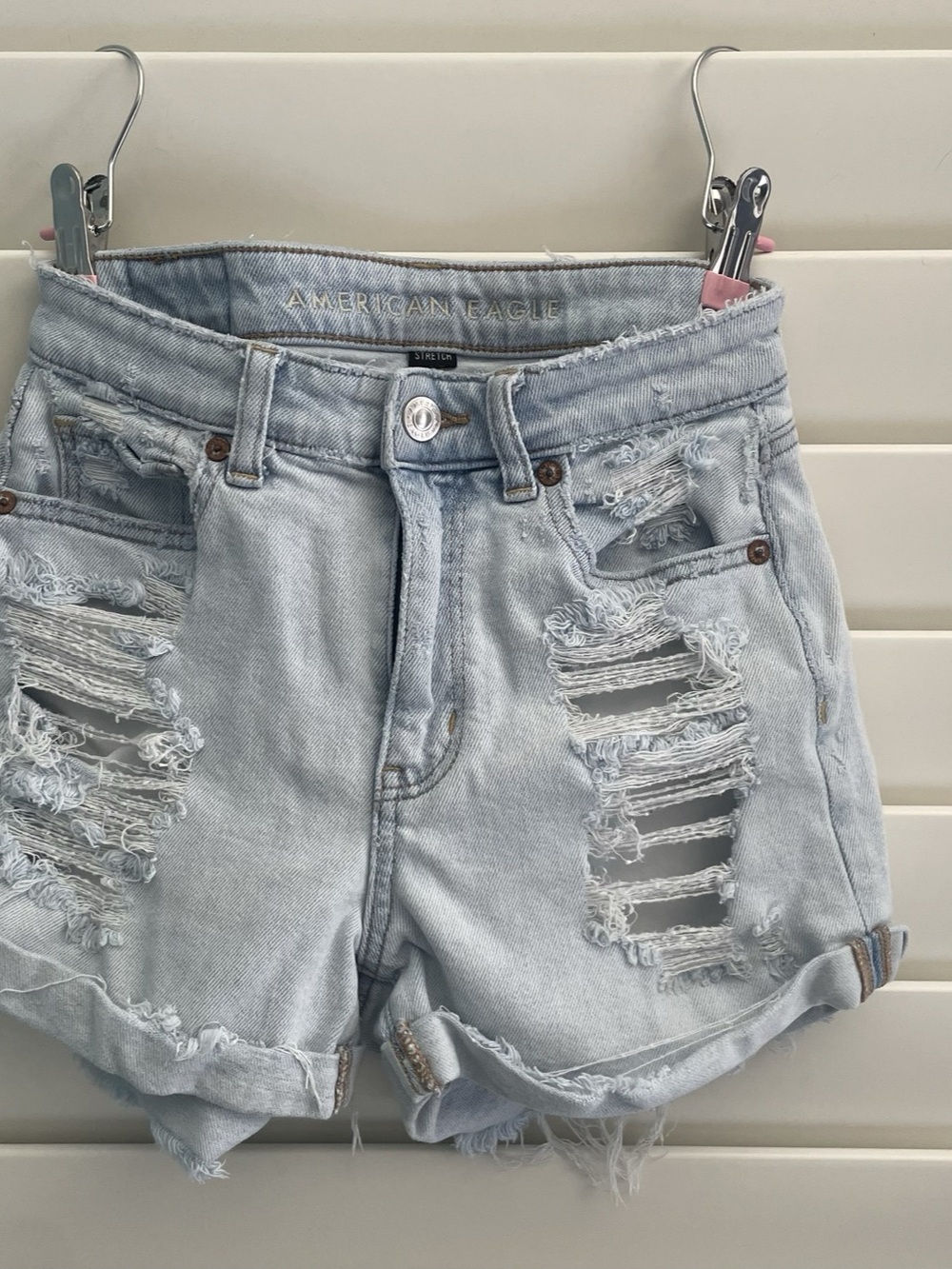 American Eagle High Rise Distressed Denim Mom Shorts Light Wash Size 0 (24)